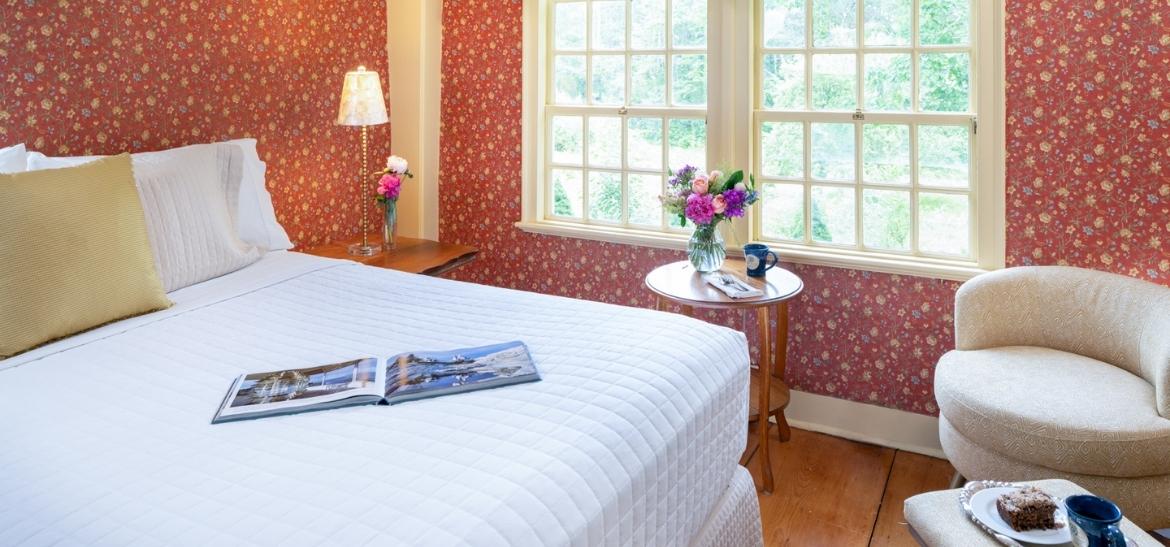 One of the best places to stay in Kennebunkport - the Bourne Room bed