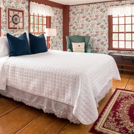 Romantic Kennebunkport, Maine B&B - Kingsbury Room bed