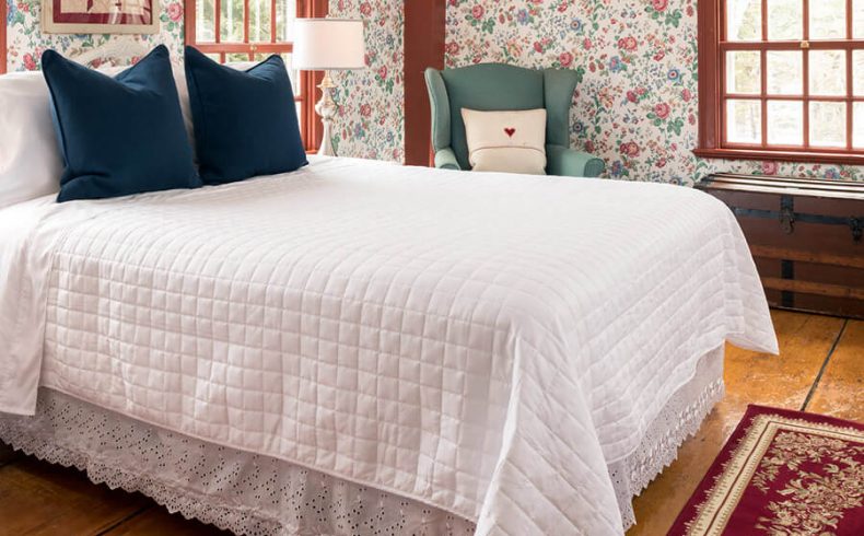 Romantic lodging in Kennebunkport, Maine - Kingsbury Room bed