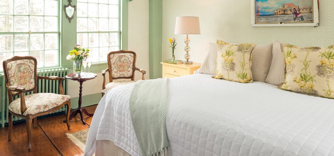 Lyman Room bed and sitting area